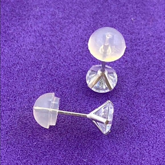 💛 Elegant 14k White Gold CZ Stud Earrings - Picture 4 of 4